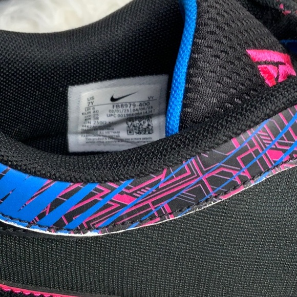 Nike Kids' Black and Blue basketball shoes - Picture 3 of 4